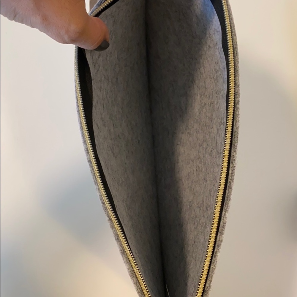 Felt clutch - Picture 7 of 7